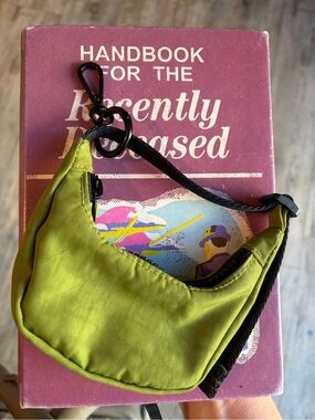 BAGGU GREEN JUICE CRESCENT Keychain Bag Charm - EUC w/ TAG